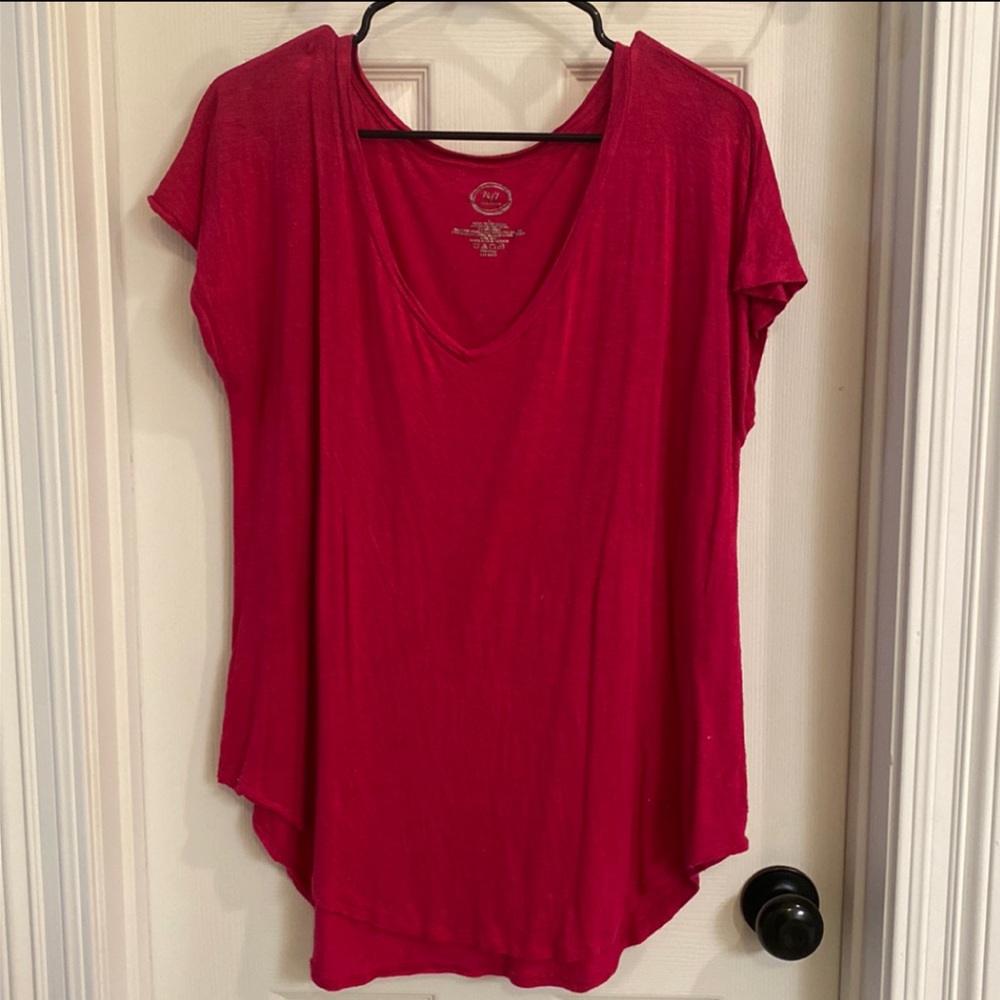 Deep pink short t. Soft fabric.